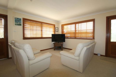Amzaz, 15 Korogora Street - Yamba Accommodation 2