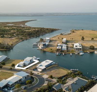 Anchored - Access to the Gippsland Lakes - Yamba Accommodation