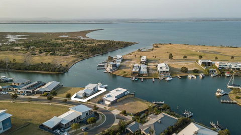 Anchored - Access To The Gippsland Lakes - Yamba Accommodation 0