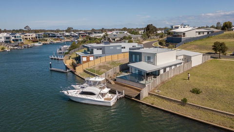 Anchored - Access To The Gippsland Lakes - Yamba Accommodation 1