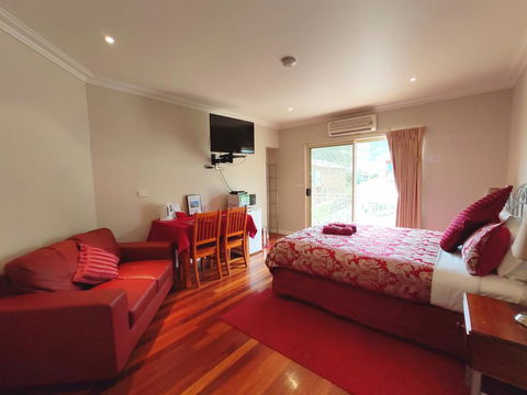 Angela's Beach Stays - Yamba Accommodation 0