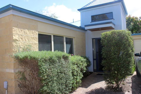 Annie's Place - Yamba Accommodation 0