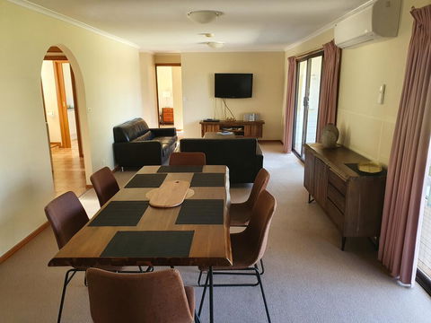 Annies Holiday Units - Yamba Accommodation 0