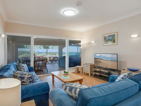 Antonio's Paradise - Spectacular Views Over Warrain Beach - Yamba Accommodation 2