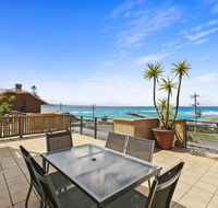 APARTMENT 12 PACIFIC APARTMENTS- Across From the Pier - Yamba Accommodation