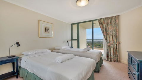 Apartment In The Heart Of Chatswood - Yamba Accommodation 3