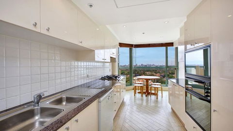 Apartment In The Heart Of Chatswood - Yamba Accommodation 1