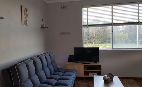 Apartment With Sweeping View Of The Bay, 2 Bedrooms, Sleeps 5 - Yamba Accommodation 3