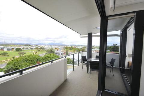 Apartments G60 Gladstone - Yamba Accommodation 1