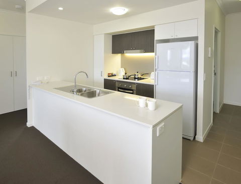 Apartments G60 Gladstone - Yamba Accommodation 3