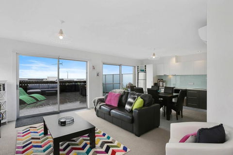 APOLLO 13 PENTHOUSE - Free Wifi & Huge Terrace! - Yamba Accommodation 0