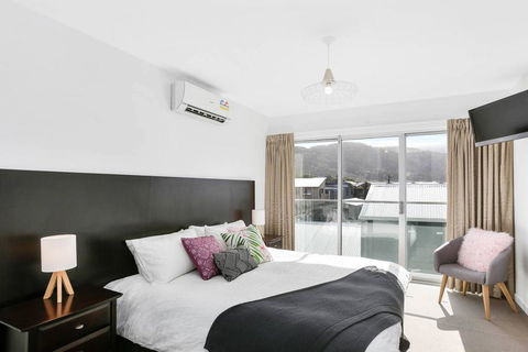 APOLLO 13 STUDIO - Free Wifi, Opposite Beach! - Yamba Accommodation 0