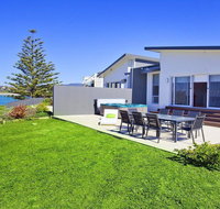 Aqua - views over jones beach - Yamba Accommodation