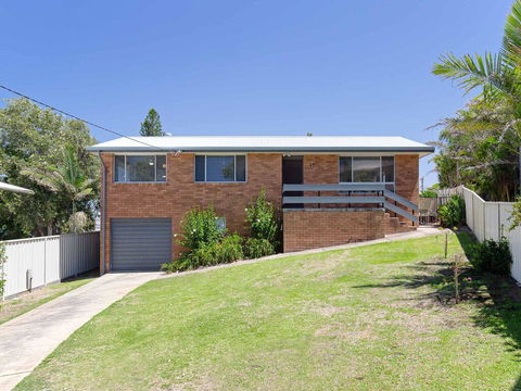 Argyle Cottage' 41 Argyle Avenue - Great Family Home For Holidays - Yamba Accommodation 0