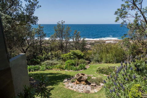 ARGYLL MOLLYMOOK - Absolute Waterfront - Yamba Accommodation 1