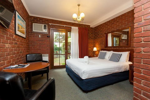Armour Motor Inn - Yamba Accommodation 3