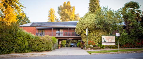 Armour Motor Inn - Yamba Accommodation 0