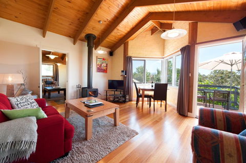 Art At Linden Gate - Yamba Accommodation 2