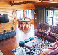 Artee House - A Bright Escape - Yamba Accommodation