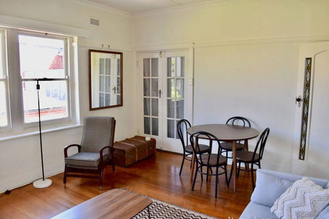 Artistic Apartment In Sunny Elwood Near St Kilda - Yamba Accommodation 2