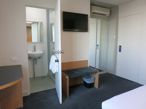 Arts Hotel - Yamba Accommodation 3