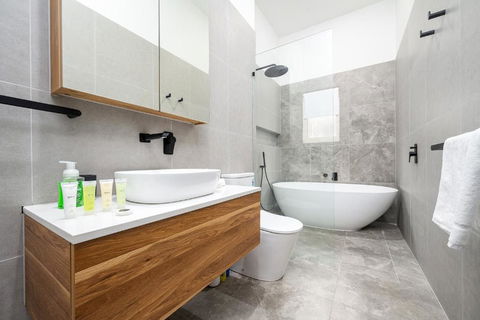 Luxurious House Near Flemington Racecourse - Yamba Accommodation 1