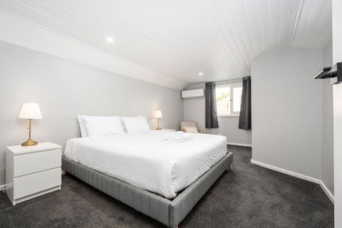 Luxurious House Near Flemington Racecourse - Yamba Accommodation 3
