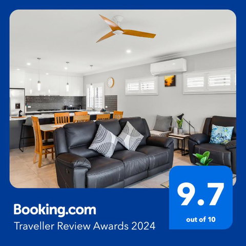 Luxurious Lakefront On Franklin Island - Yamba Accommodation 3