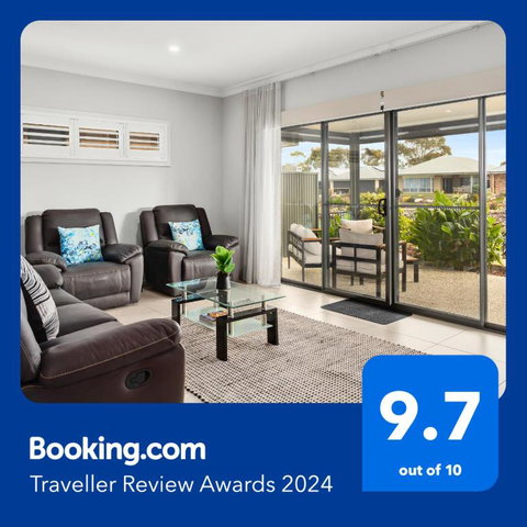 Luxurious Lakefront On Franklin Island - Yamba Accommodation 1