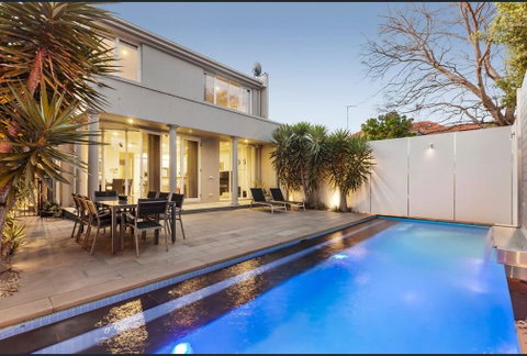 Luxurious Townhouse Retreat In Prestigious Brighton - Yamba Accommodation 0