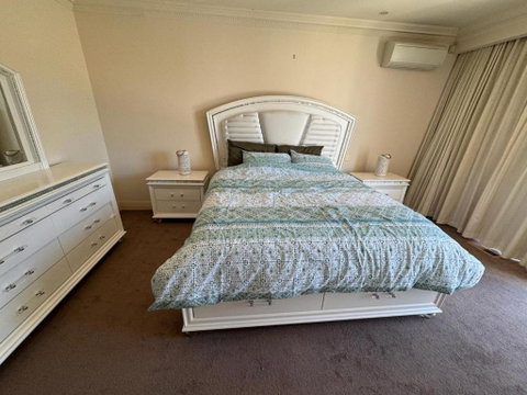 Luxurious Townhouse Retreat In Prestigious Brighton - Yamba Accommodation 1