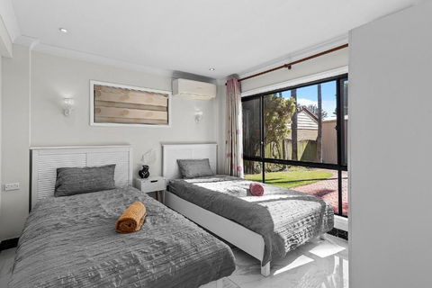 Luxury Living 2B2B In Southern Brisbane Parking - Yamba Accommodation 3