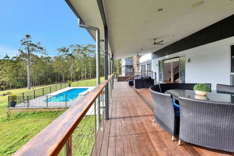Luxury Mandalong Mansion With Pool & Spa - Yamba Accommodation 2