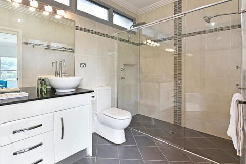 Luxury Mandalong Mansion With Pool & Spa - Yamba Accommodation 3