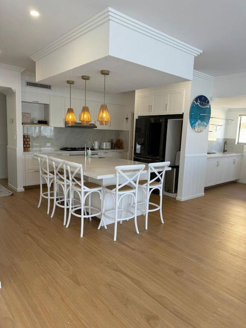 Luxury Six Bed Room Canal House! - Yamba Accommodation 1