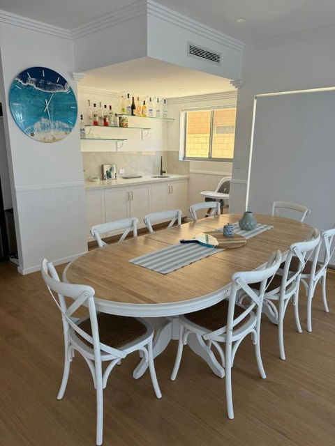 Luxury Six Bed Room Canal House! - Yamba Accommodation 2