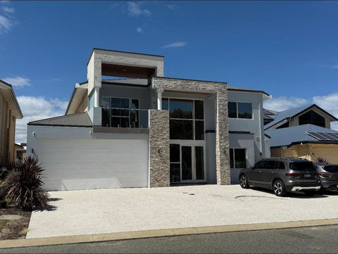 Luxury Six Bed Room Canal House! - Yamba Accommodation 0