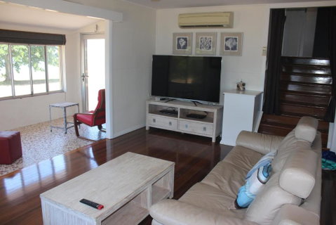 Manta Ray On The Beach - Yamba Accommodation 3