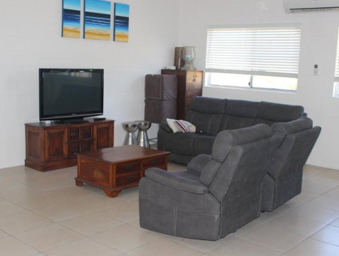 Manta Ray On The Beach - Yamba Accommodation 2