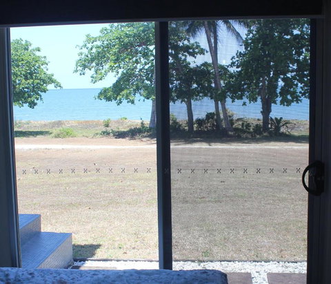 Manta Ray On The Beach - Yamba Accommodation 1