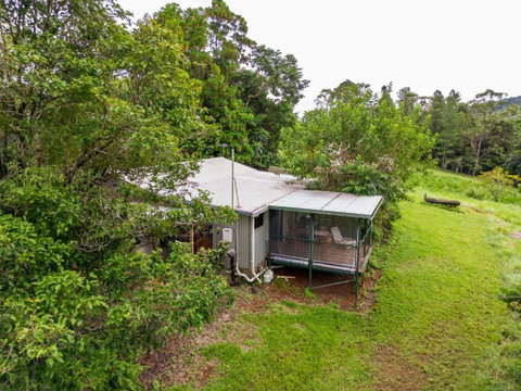 Mena Creek Flower House - Yamba Accommodation 3