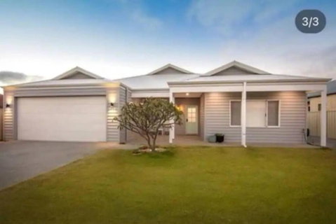 Margaritaville - 4 Bedroom, Fast Wifi, Pool Table - Yamba Accommodation 0