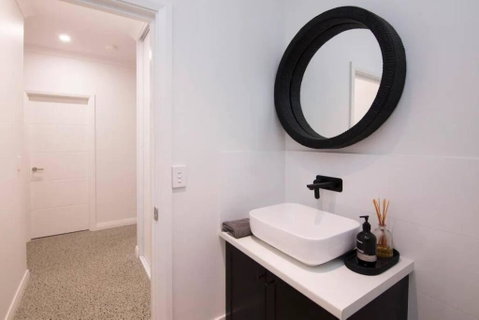Margaritaville - 4 Bedroom, Fast Wifi, Pool Table - Yamba Accommodation 3