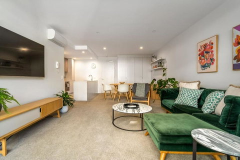Modish Apartment Near Parliamentary Triangle - Yamba Accommodation 1