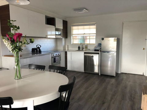 Modern 2BR Apartment With Parking - Yamba Accommodation 2