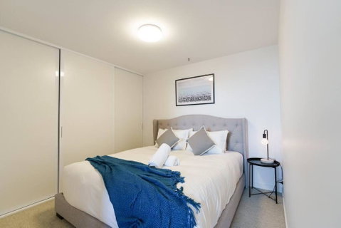 Modern 1 Bed Opposite Racecourse - Yamba Accommodation 1