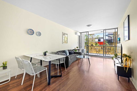 Modern Apt - Free Parking - Convenient Location - Yamba Accommodation 2