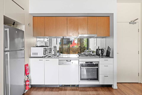 Modern Apt - Free Parking - Convenient Location - Yamba Accommodation 3