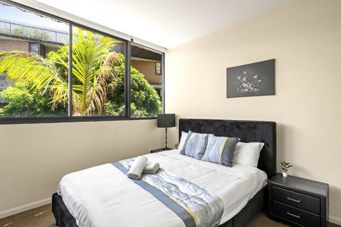 Modern Apt - Free Parking - Convenient Location - Yamba Accommodation 0