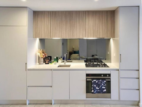 Modern Elegance: 2 Bedroom Oasis W/ Free Parking - Yamba Accommodation 1